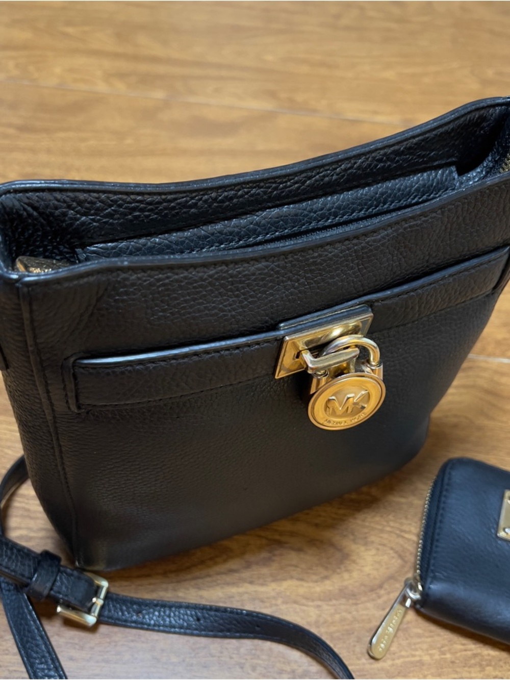 Michael Kors Black Leather Hamilton Traveler Messenger bag & Small Wallet Set - Picture 2 of 14